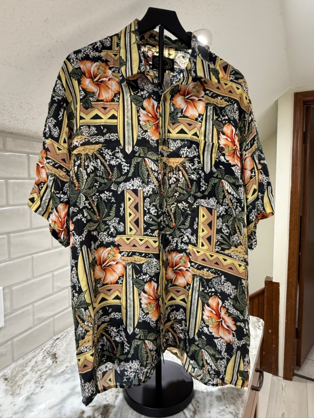 Hawaiian Company 100% Silk Hibiscus Surfboard Aloha Shirt XL NWT